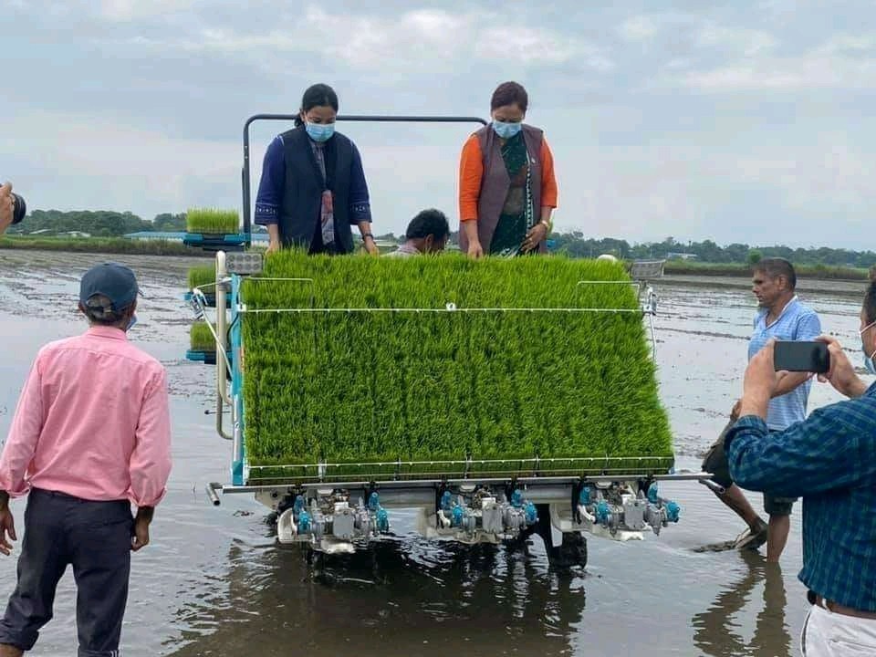रेणु दाहाल हुनुहुन्छ र पो किसान खुसी छन