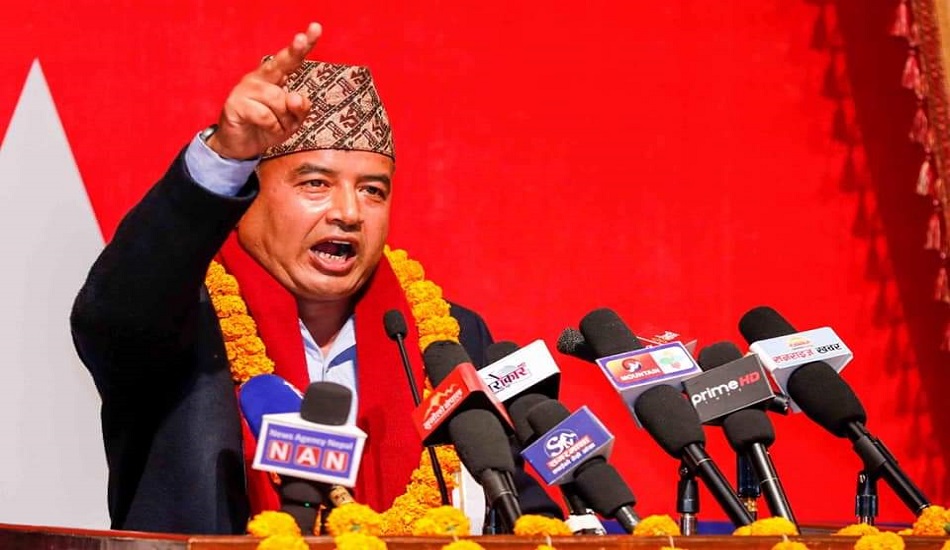 महेश बस्नेत चढेको गाडीमा रातो रङ प्रहार