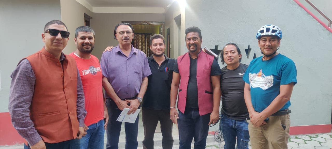 झनै रोचक बन्यो माहोल रवि लामिछानेले आँखा लगाएको निर्वाचन क्षेत्रमा उनका दाइले गरे उमेदवारी घोषणा !