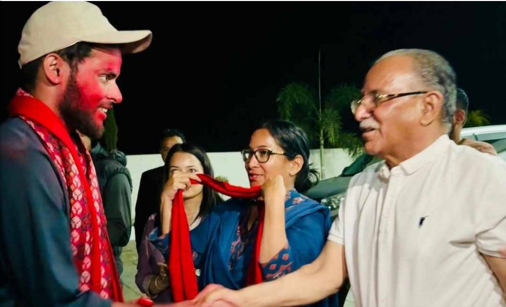 स्वतन्त्रबाट स्ववियू सभापति जिते , प्रचण्डलाई भेटेर माओबादि प्रबेश गरे