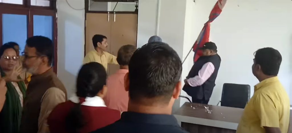 सभामुख विरुद्ध प्रस्ताव दर्ता गराउन गएका सांसद कुटिएपछि…